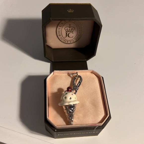Juicy couture charm. - Picture 3 of 7